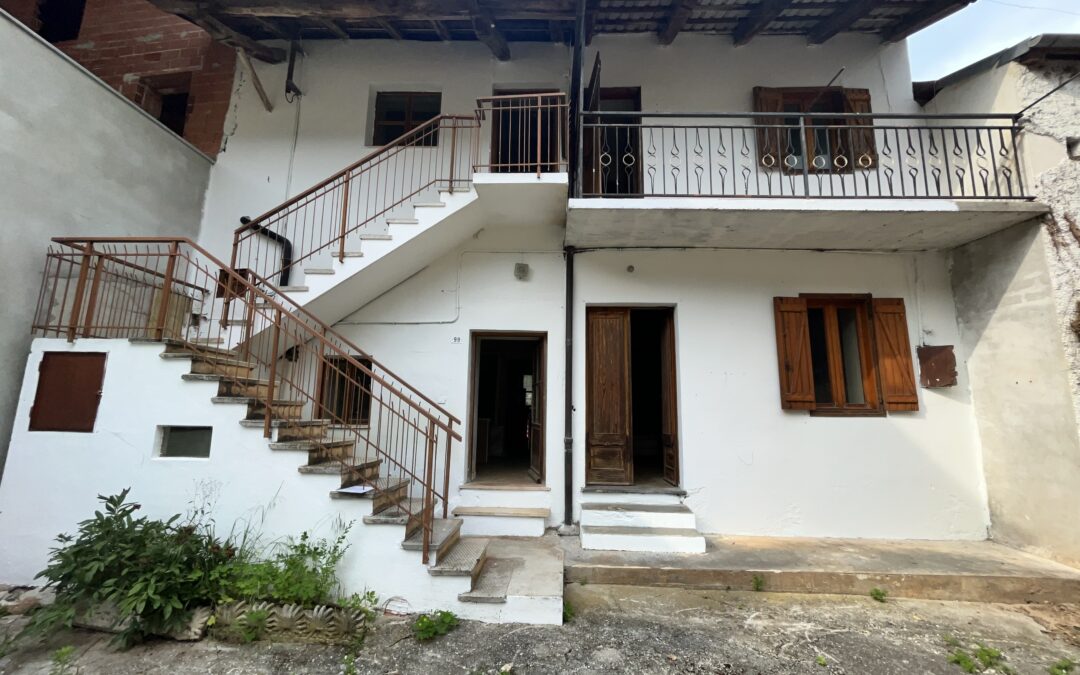 Rustico nella natura in vendita